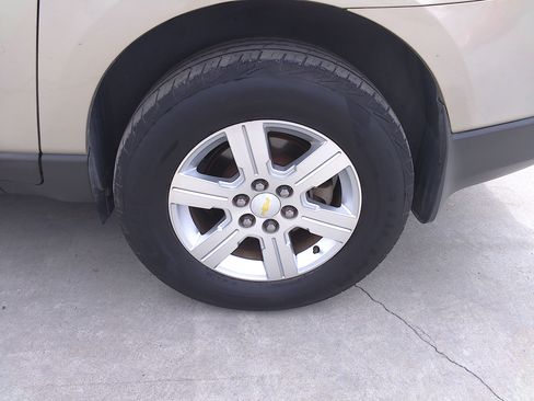 Used 2012 Chevrolet Traverse LT FWD image 36