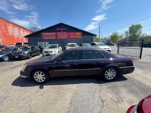 Used 2008 Cadillac DTS FWD image 3