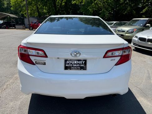 Used 2014 Toyota Camry FWD image 4