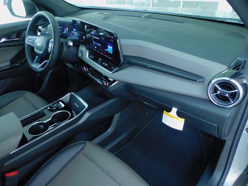 New 2026 Chevrolet Equinox LT image 4