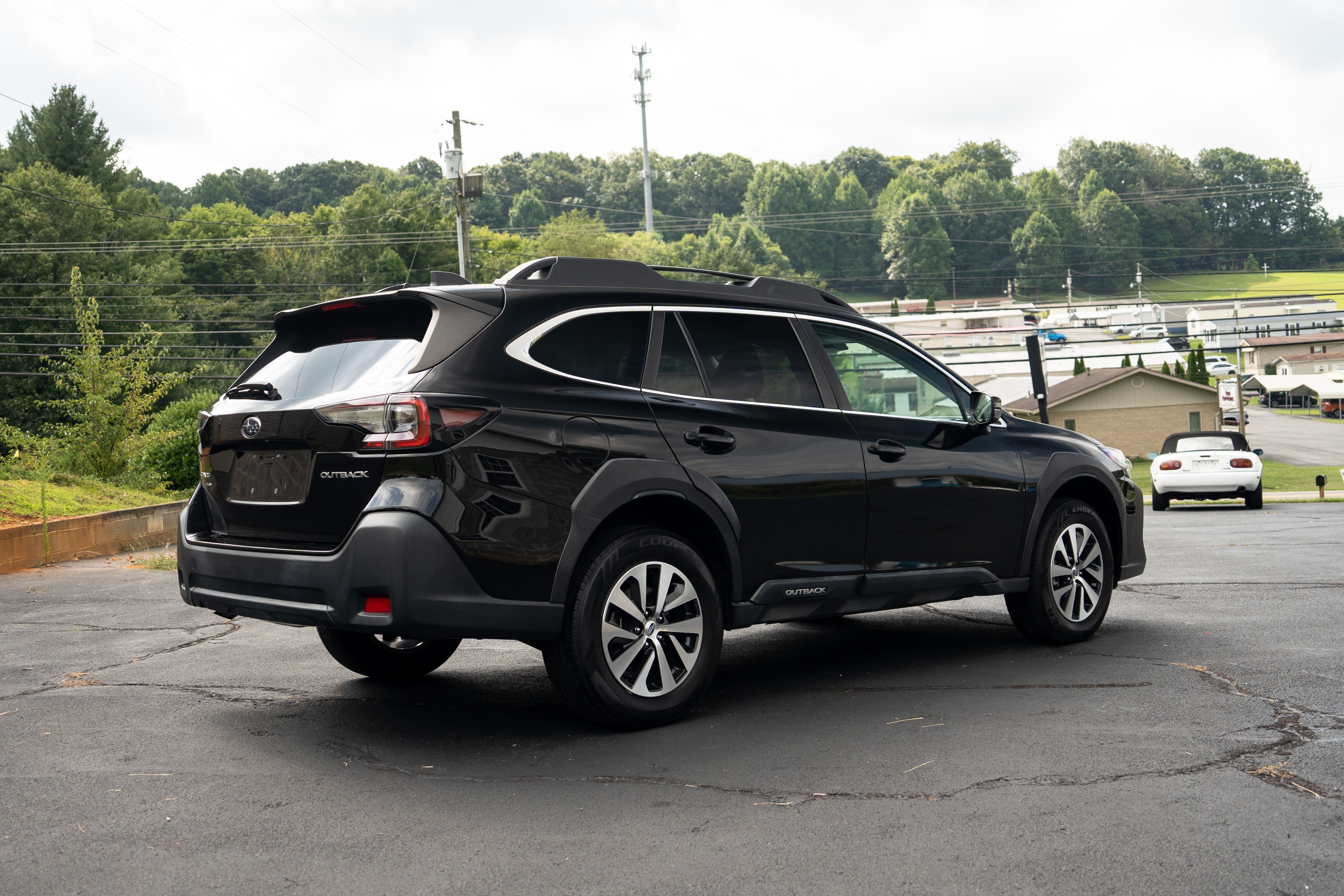 Used 2023 Subaru Outback Touring AWD/4WD image 5