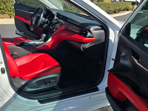 Used 2019 Toyota Camry XSE image 18