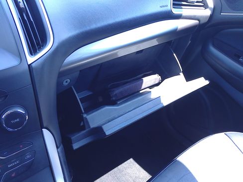 Used 2016 Ford Edge SEL FWD image 17