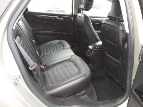 Used 2015 Ford Fusion SE image 10