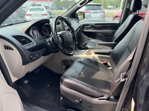 Used 2020 Dodge Grand Caravan SXT FWD image 7
