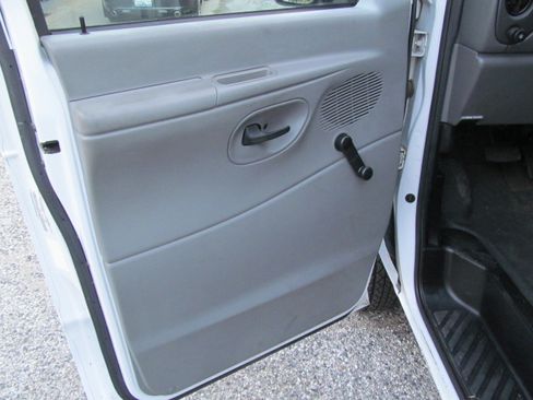 Used 2006 Ford E-350 and Econoline 350 image 9