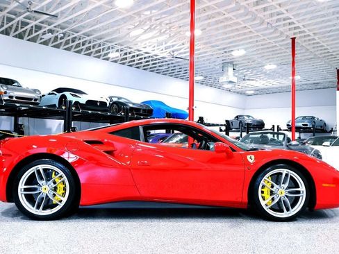 Used 2018 Ferrari 488 GTB image 9
