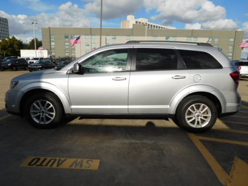 Used 2018 Dodge Journey SXT image 5