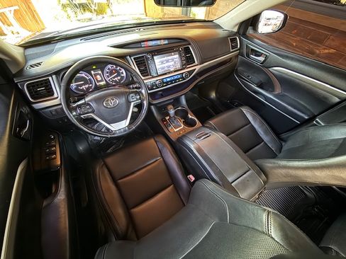 Used 2018 Toyota Highlander Limited Platinum image 16