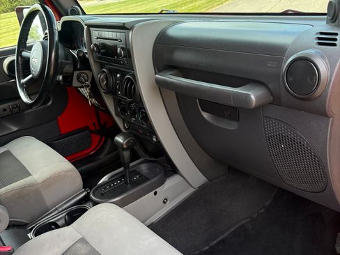 Used 2009 Jeep Wrangler Unlimited X image 8