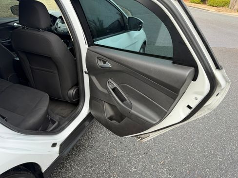 Used 2015 Ford Focus SE image 51