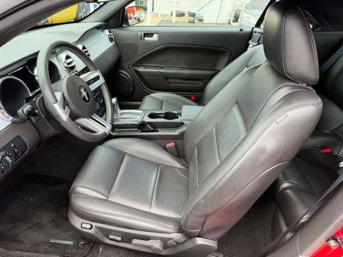 Used 2006 Ford Mustang Premium Convertible RWD image 4