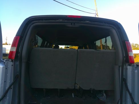 Used 2017 Chevrolet Express 3500 LS image 5