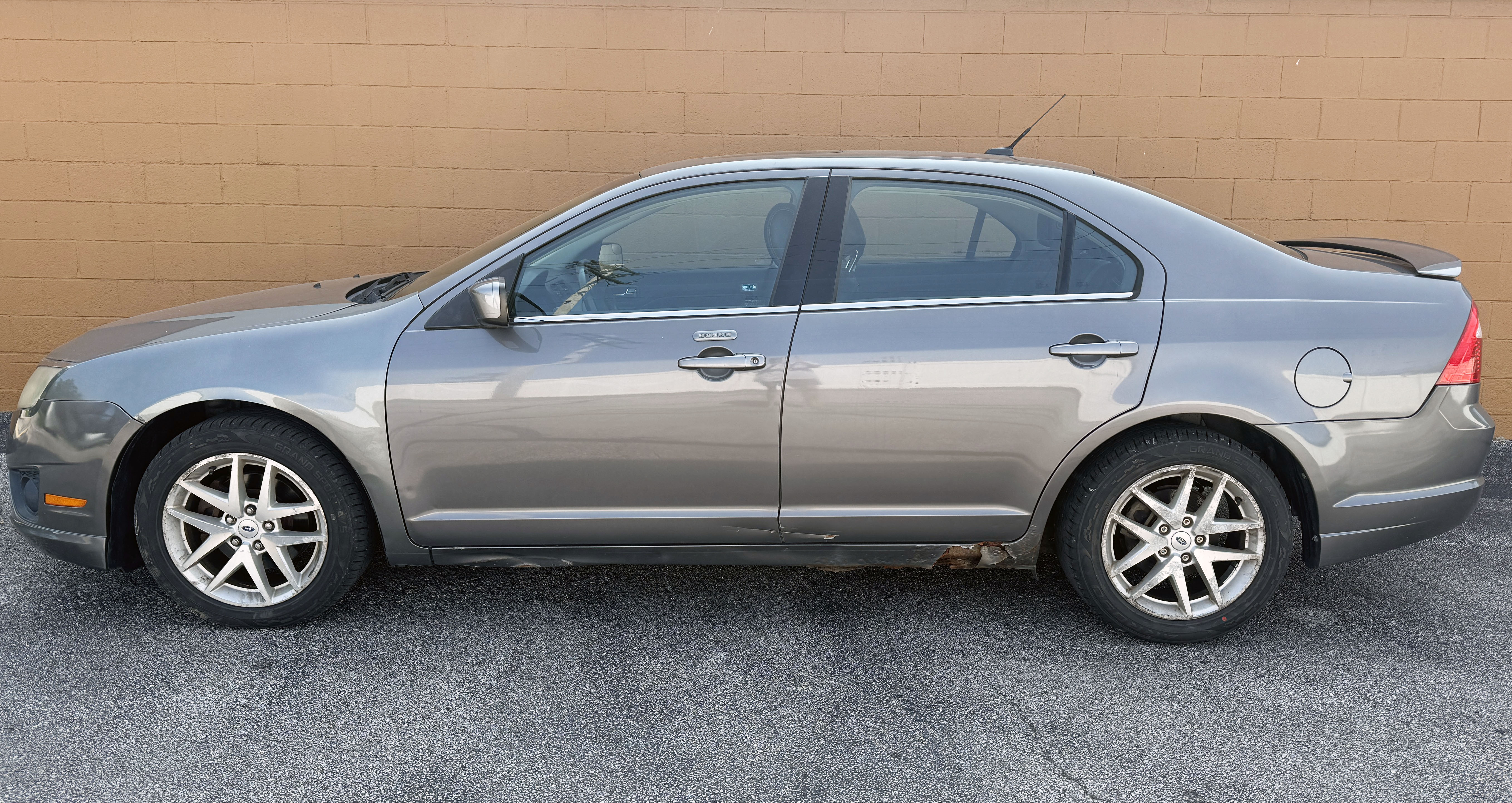 Used 2012 Ford Fusion SEL FWD image 3