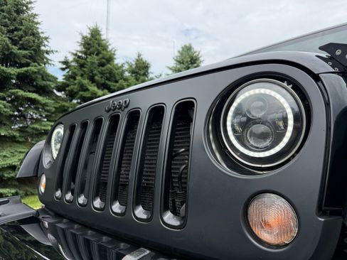 Used 2014 Jeep Wrangler 4WD Unlimited Altitude image 8