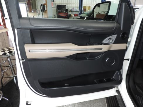 Used 2023 Ford Expedition Limited image 40