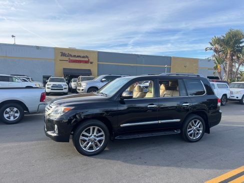 Used 2013 Lexus LX 570 image 1