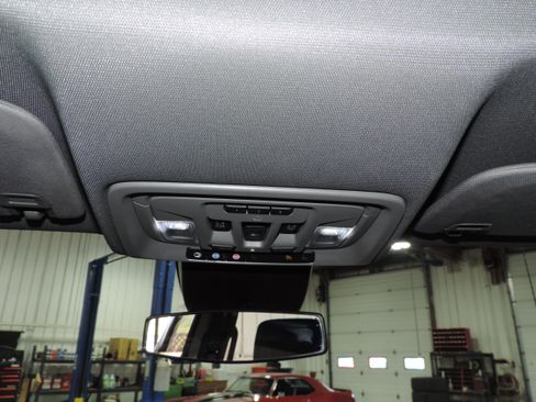 Used 2023 GMC Sierra 1500 4WD Crew Cab Elevation image 47