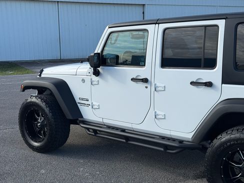 Used 2013 Jeep Wrangler Unlimited Sport image 28