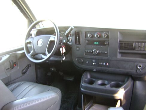 Used 2011 Chevrolet Express 2500 LS image 8