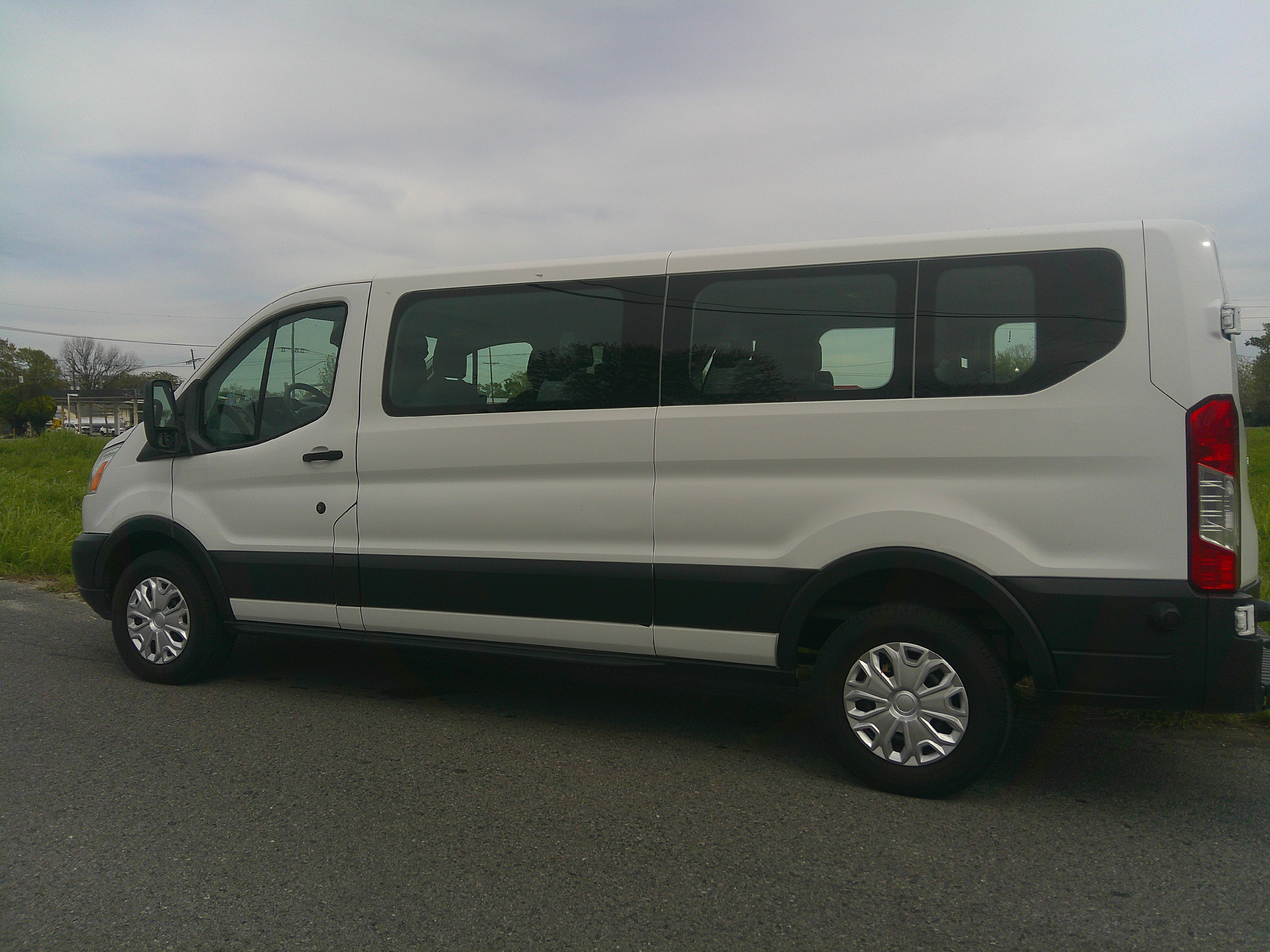 Used 2018 Ford Transit 350 148 Low Roof Wagon RWD image 2