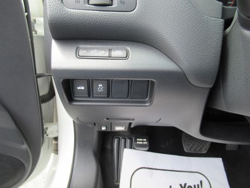 Used 2017 Nissan Altima SR FWD image 21