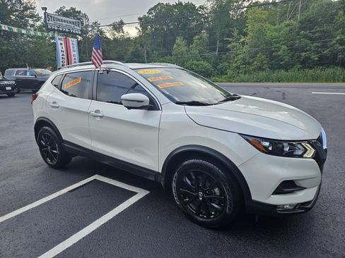 Used 2022 Nissan Rogue Sport SV image 3