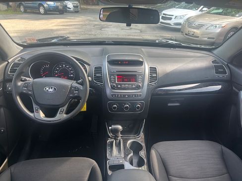 Used 2014 Kia Sorento FWD LX image 18