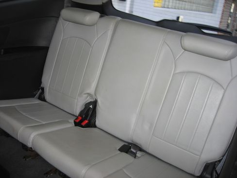 Used 2011 Chevrolet Traverse LTZ image 8