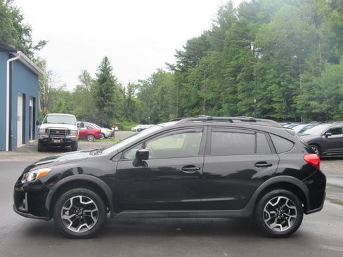 Used 2017 Subaru Crosstrek 2.0i Premium AWD/4WD image 3