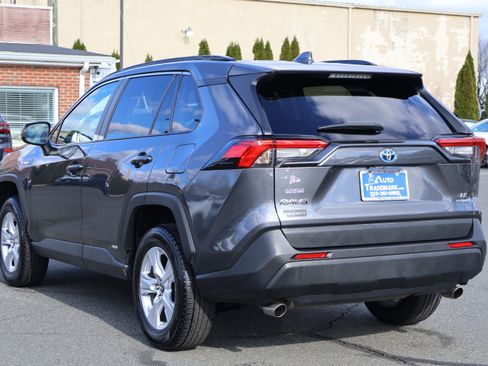 Used 2021 Toyota RAV4 LE image 7