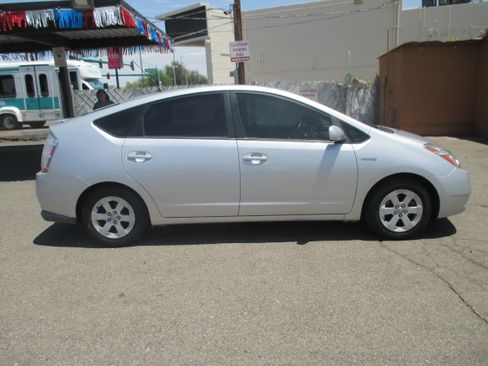 Used 2008 Toyota Prius Two Hatchback 4D FWD image 2