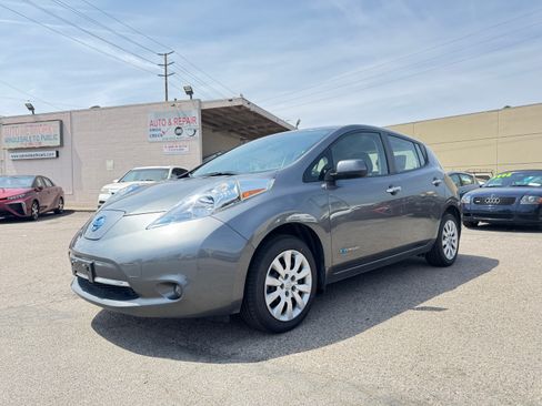 Used 2017 Nissan Leaf S image 4