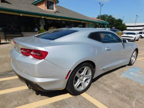 Used 2019 Chevrolet Camaro LT Coupe RWD image 8