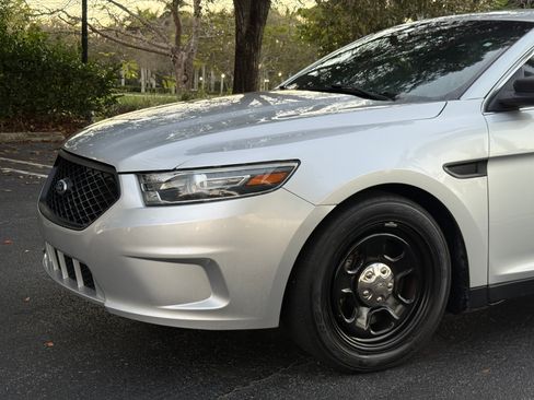 Used 2016 Ford Taurus image 24