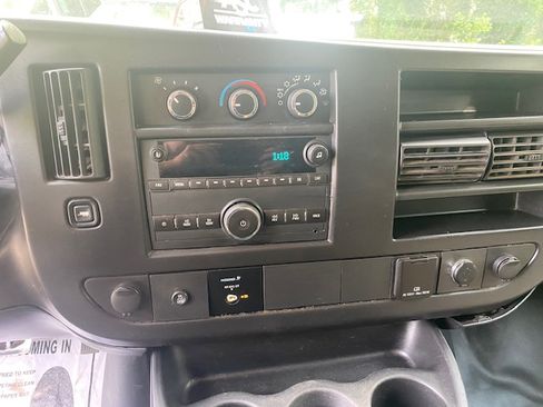 Used 2017 Chevrolet Express 2500 image 22