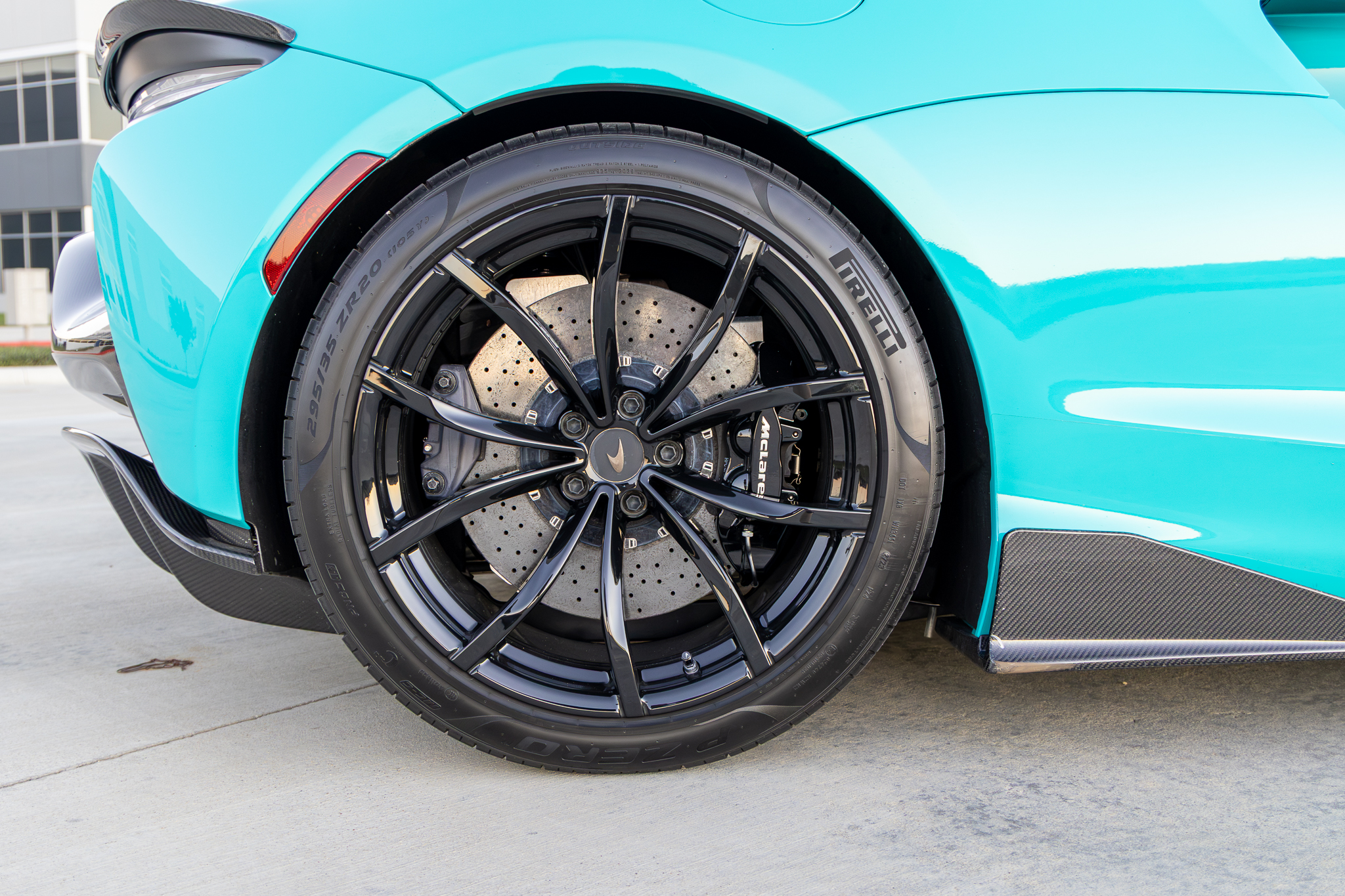 Used 2025 McLaren Artura Spider RWD image 25