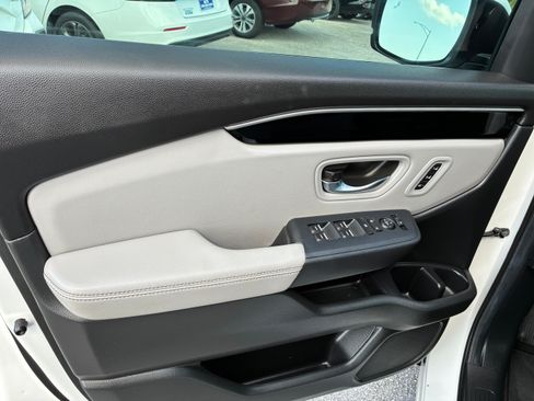 Used 2025 Honda Pilot EX-L image 10