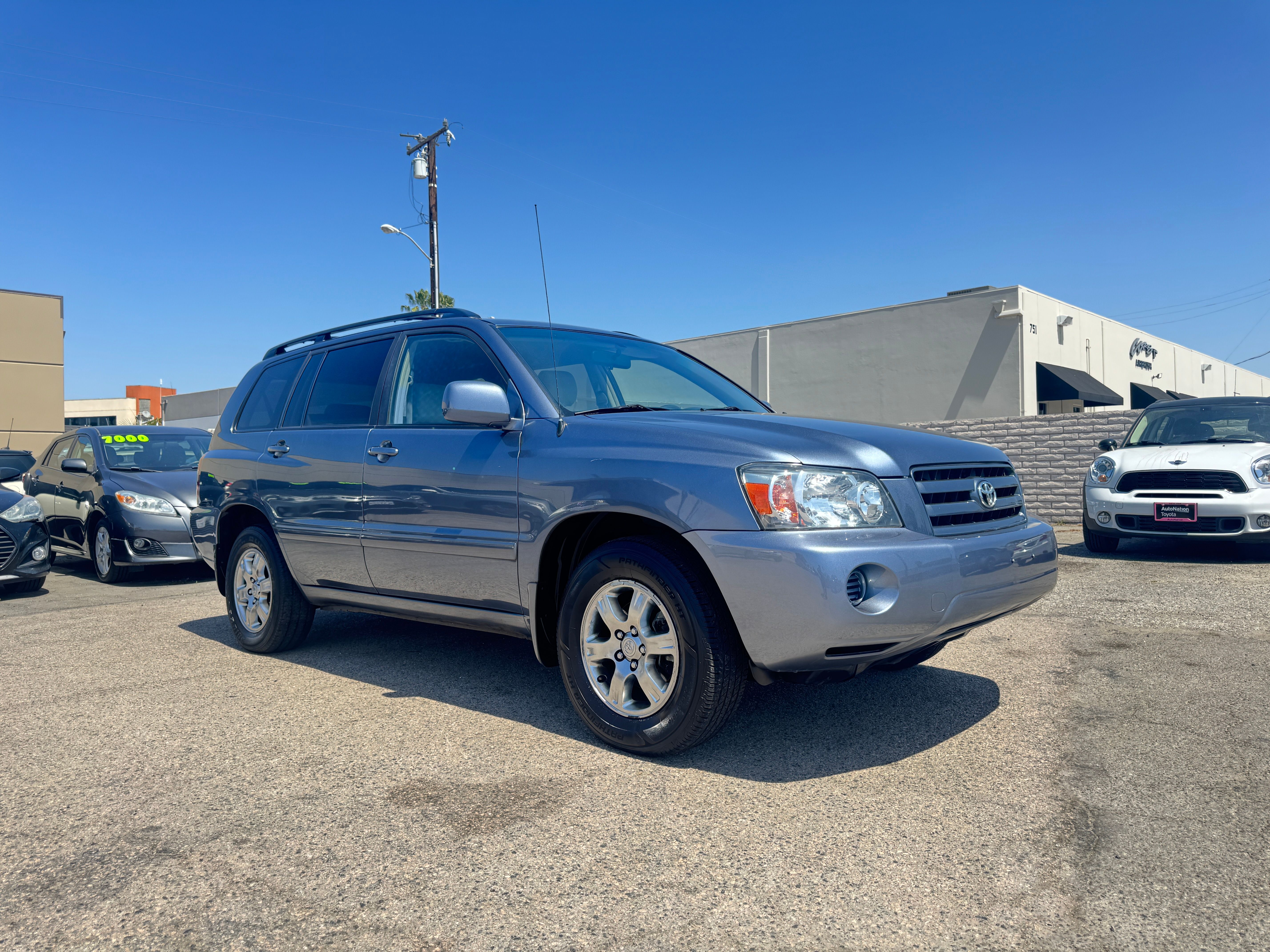 Used 2004 Toyota Highlander w/ 3rd Row FWD image 11