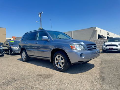 Used 2004 Toyota Highlander w/ 3rd Row FWD image 11