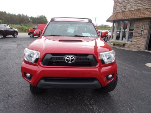 Used 2015 Toyota Tacoma 4x4 Double Cab w/ TRD Package image 2