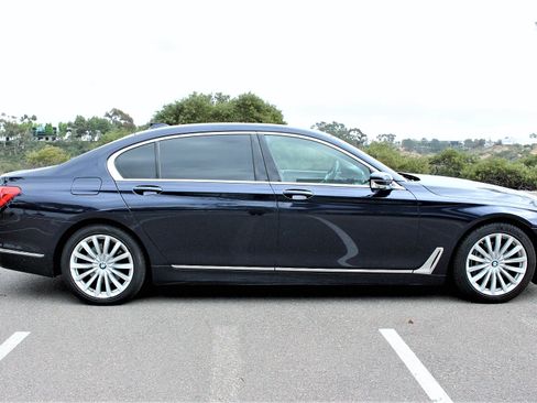 Used 2017 BMW 740i w/ Executive Package RWD image 1