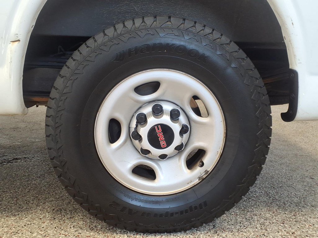 Used 2017 GMC Savana 2500 RWD image 7