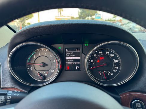 Used 2011 Jeep Grand Cherokee Limited image 27