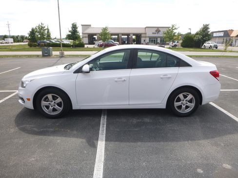 Used 2016 Chevrolet Cruze Limited LT Sedan FWD image 1