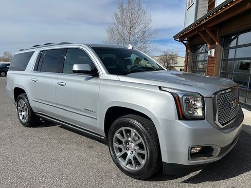 Used 2016 GMC Yukon XL Denali image 2