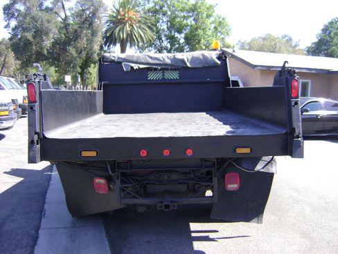Used 2002 Ford F550 2WD Regular Cab Super Duty image 8