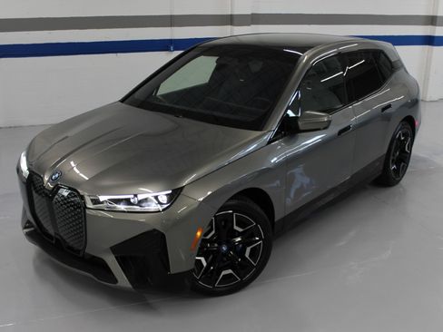 Used 2024 BMW iX M60 image 4