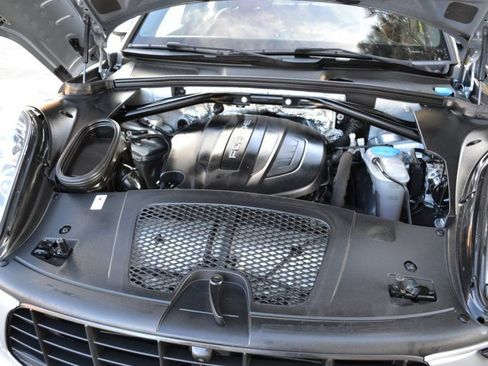 Used 2017 Porsche Macan image 40