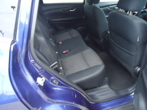 Used 2017 Nissan Rogue SV image 11